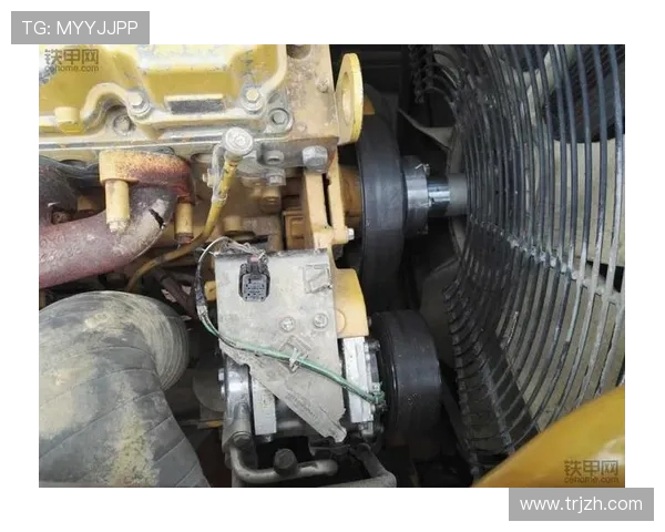 挖掘机风扇皮带张紧轴